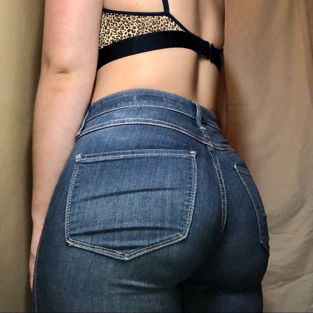 Hollister©️ Advanced Stretch Hi-Rise Jean Leggings